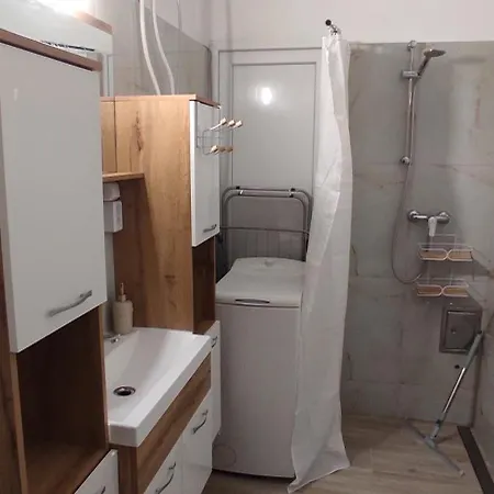 Apartment In The Heart Of Parliament 2 Min 47m2 And Garden
