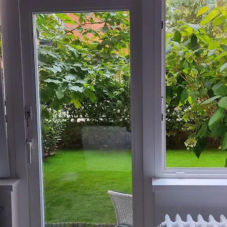In The Heart Of Parliament 2 Min 47m2 And Garden Apartment