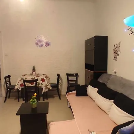 In The Heart Of Parliament 2 Min 47m2 And Garden Apartment Budapest
